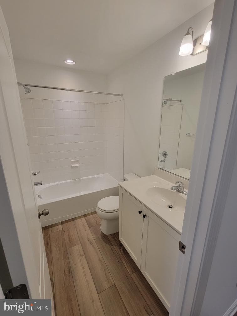 10 Colchester Court photo 6