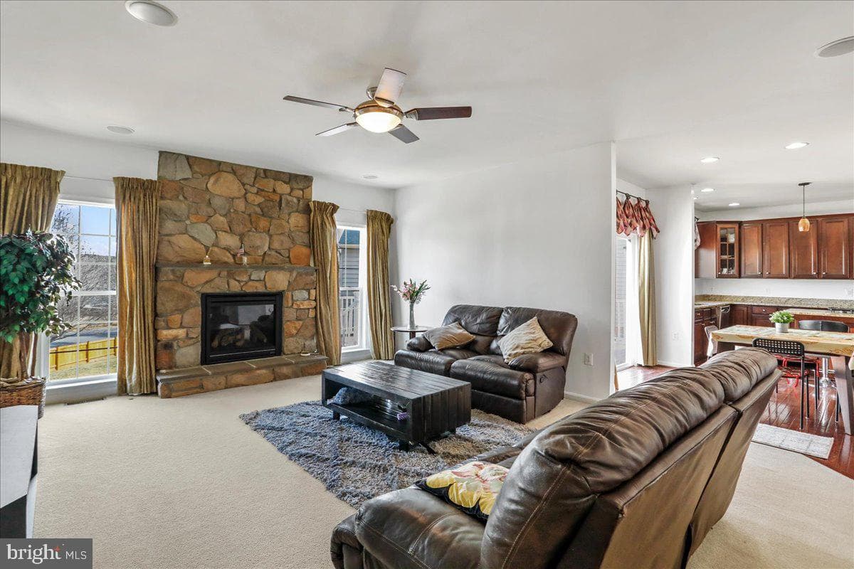301 Fontana Circle photo 3