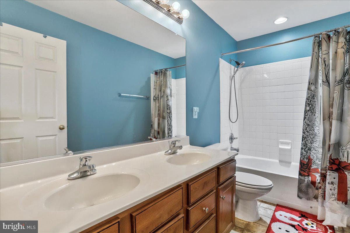 301 Fontana Circle photo 32