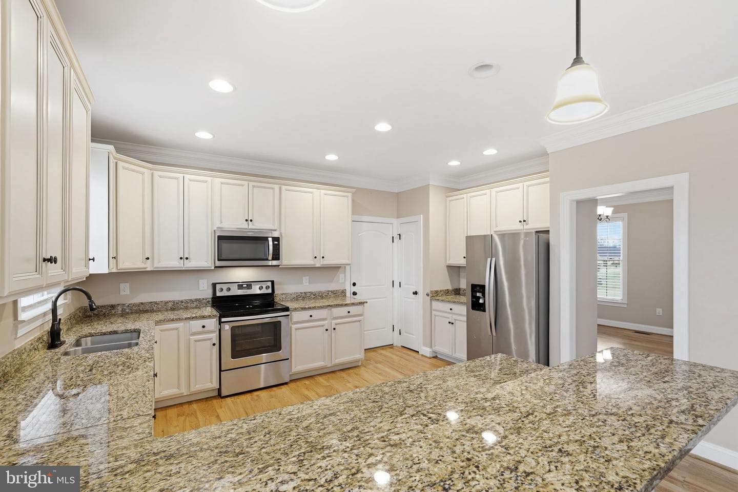 16 Azera Drive photo 3