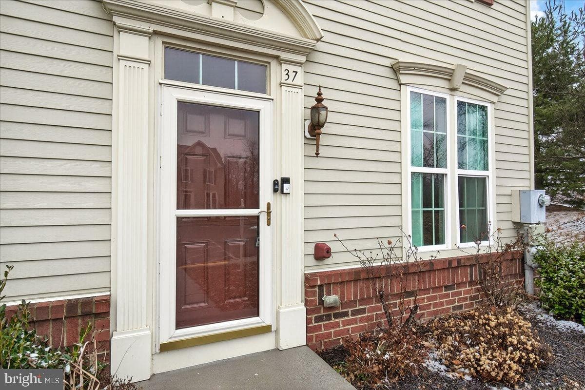 37 Erie Place photo 2