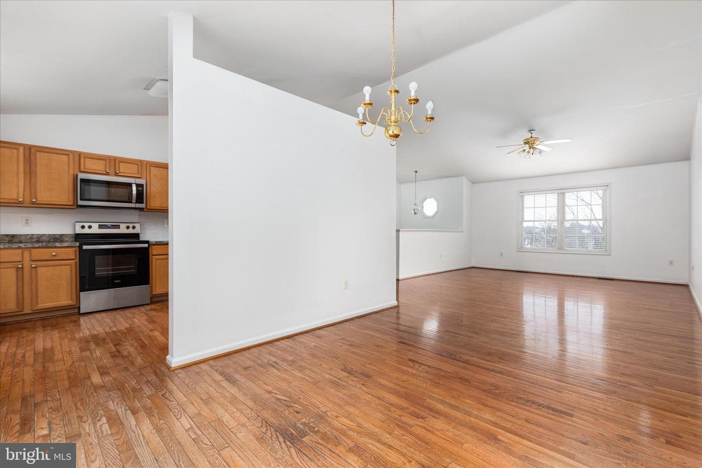512 Ford Circle photo 9