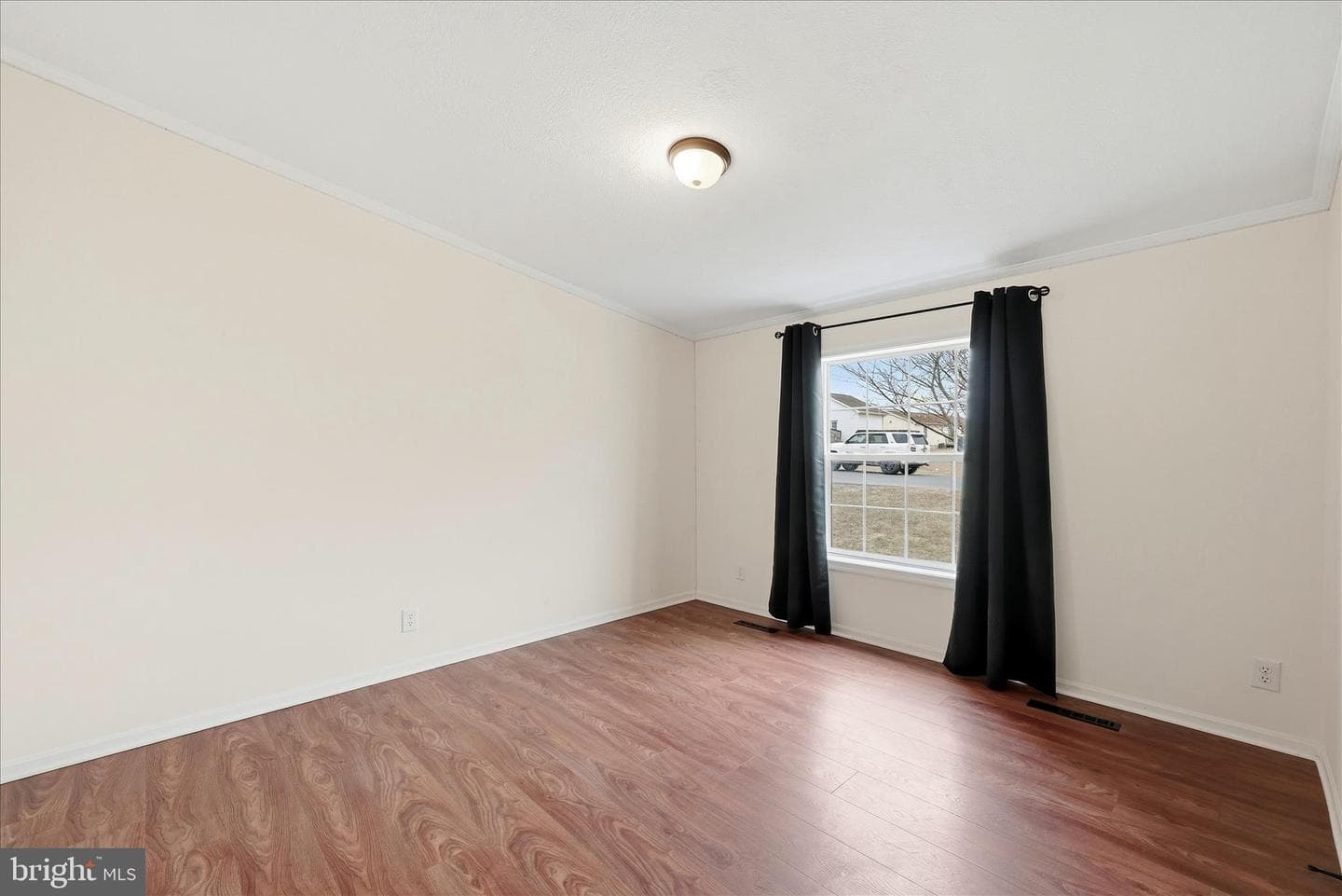 1068 Teal Road N photo 23