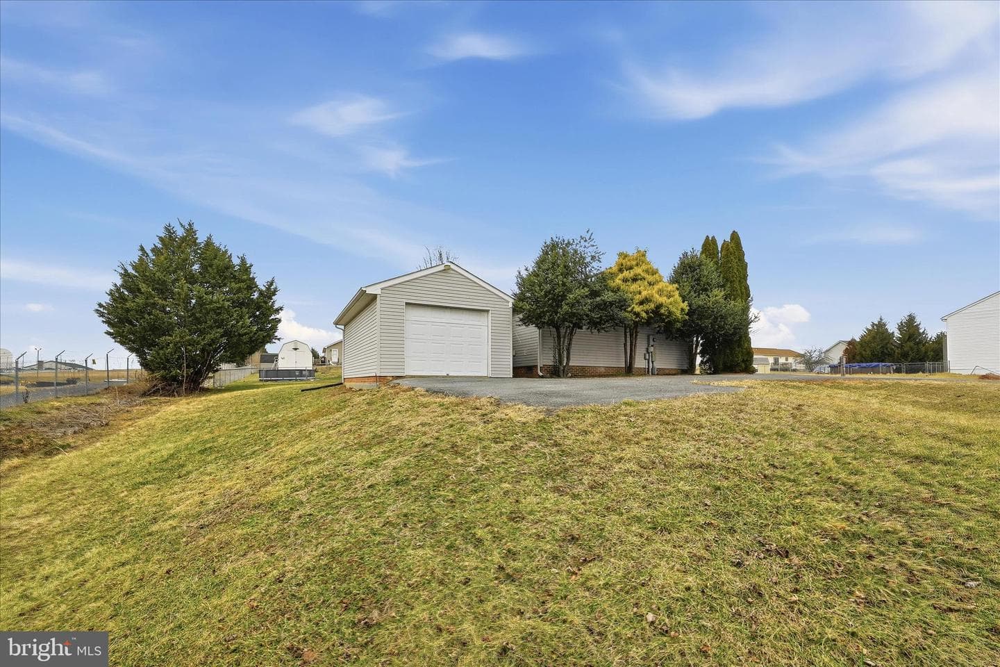 1068 Teal Road N photo 31