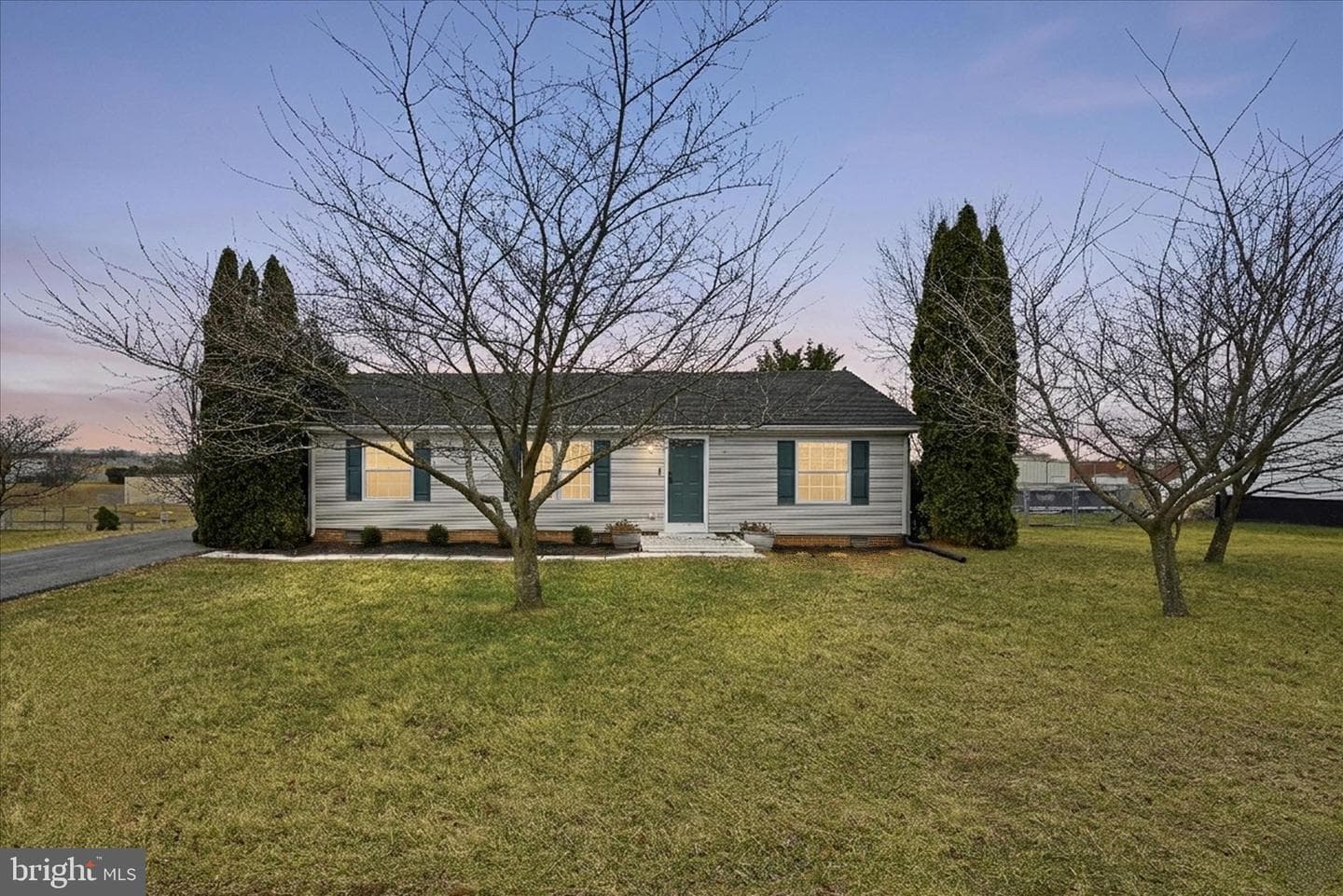 1068 Teal Road N photo 32
