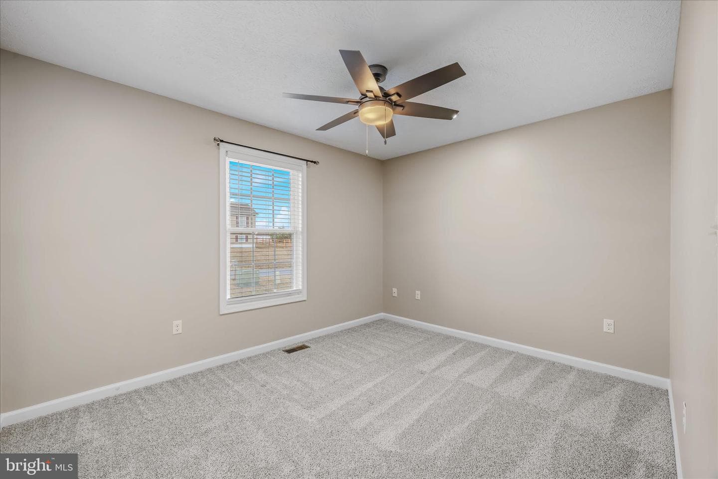 472 Ives Street photo 17