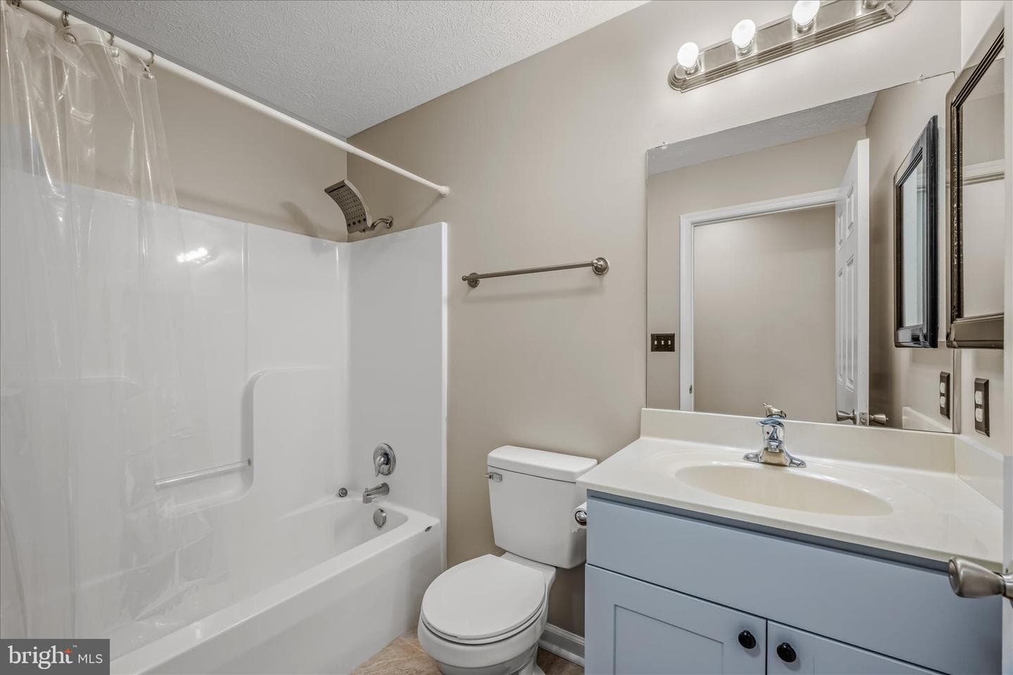472 Ives Street photo 21