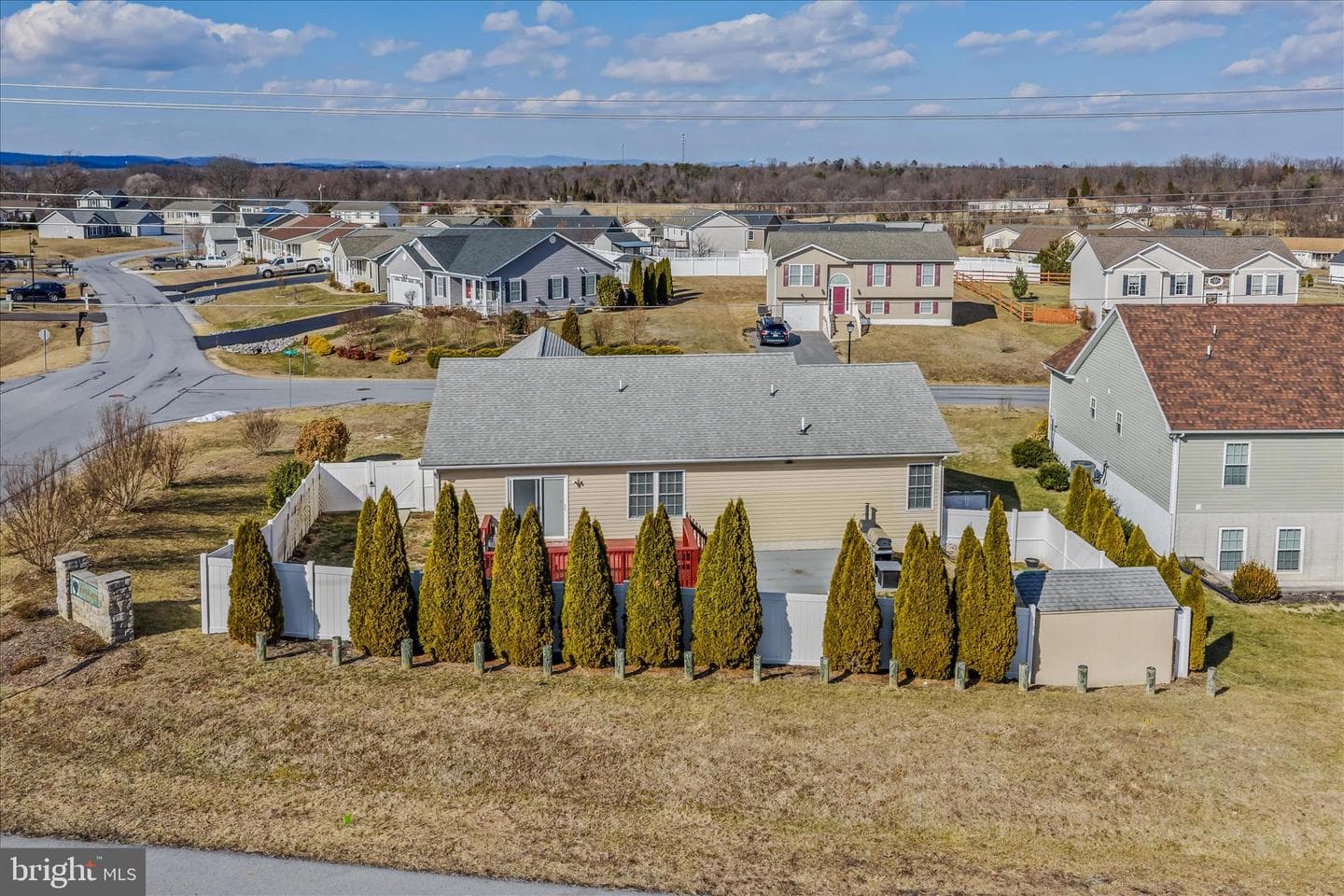 472 Ives Street photo 37