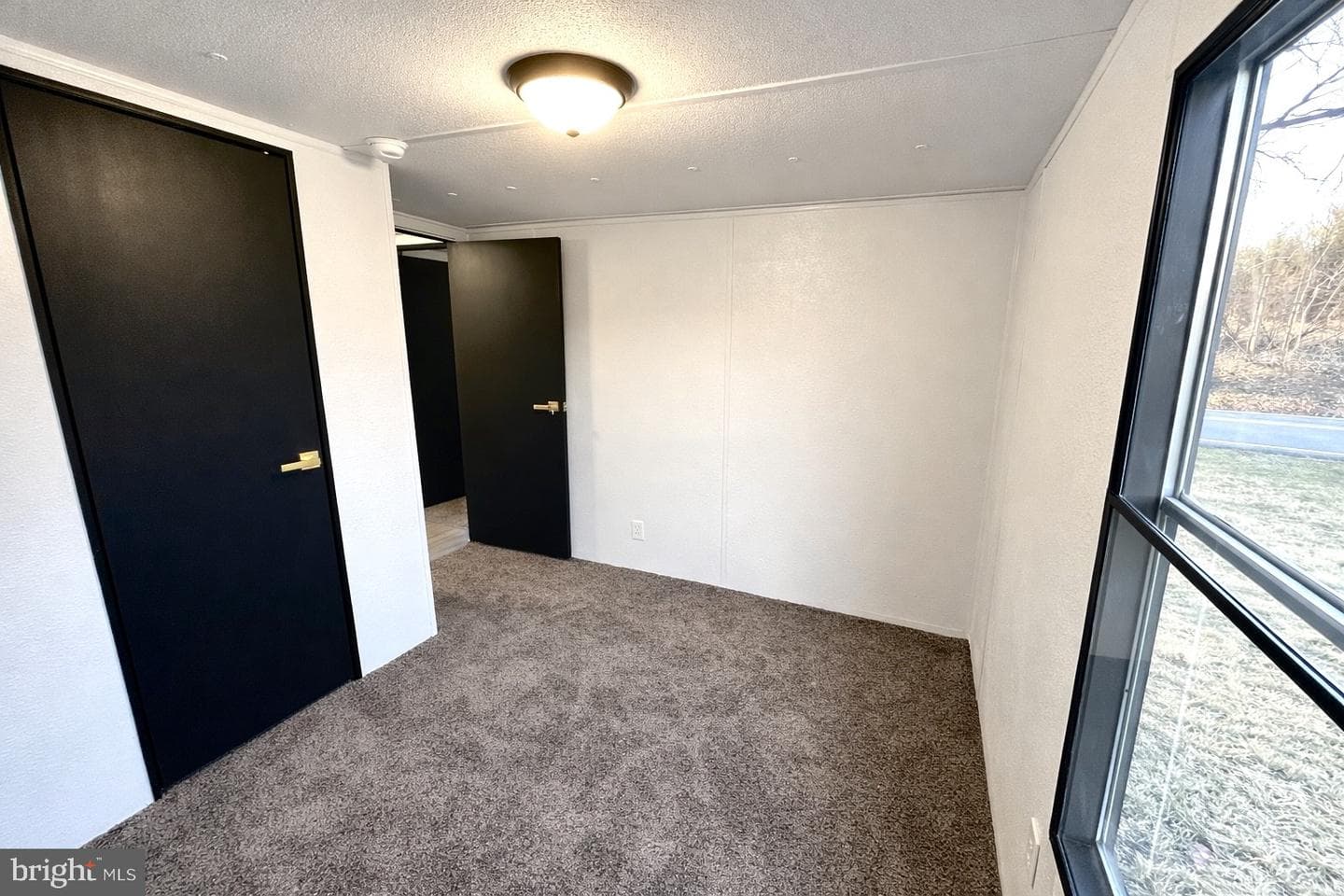 95 Hamilton Court photo 17