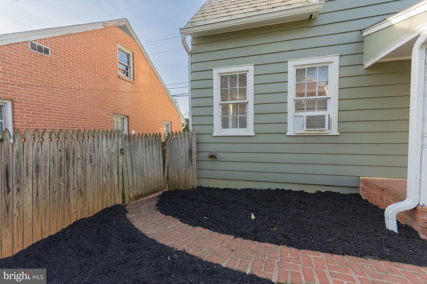 1104 W Race Street photo 12