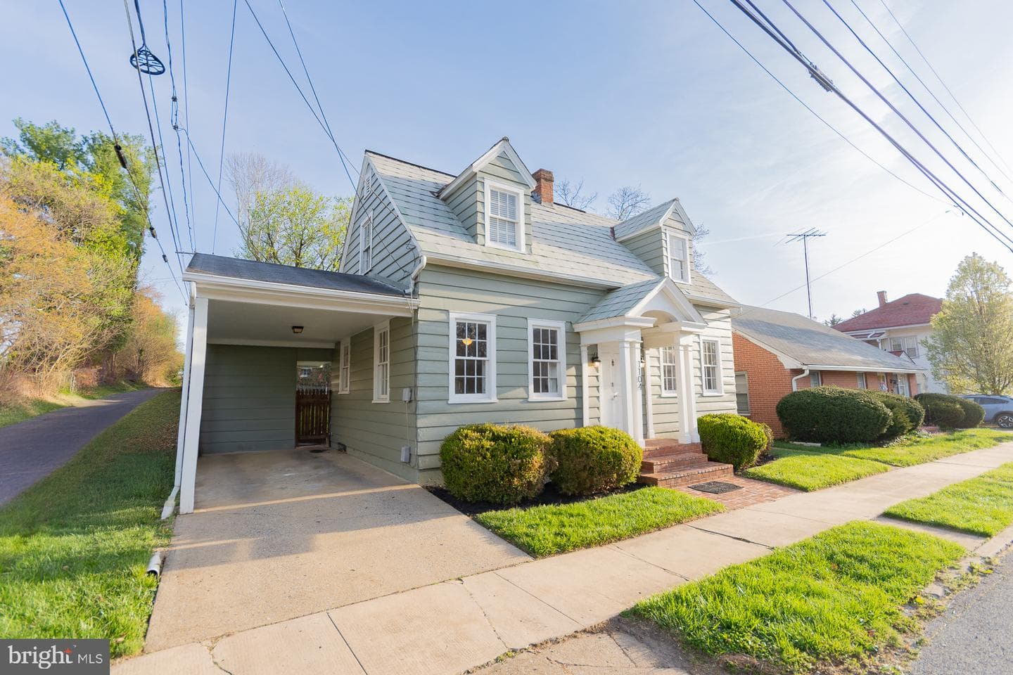 1104 W Race Street photo 3
