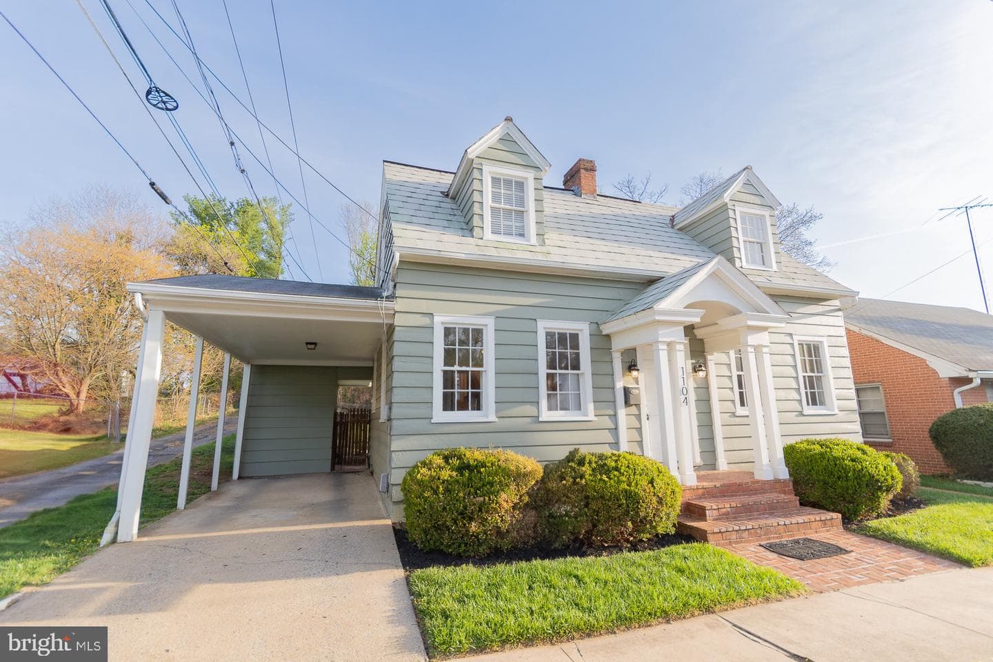 1104 W Race Street photo 4