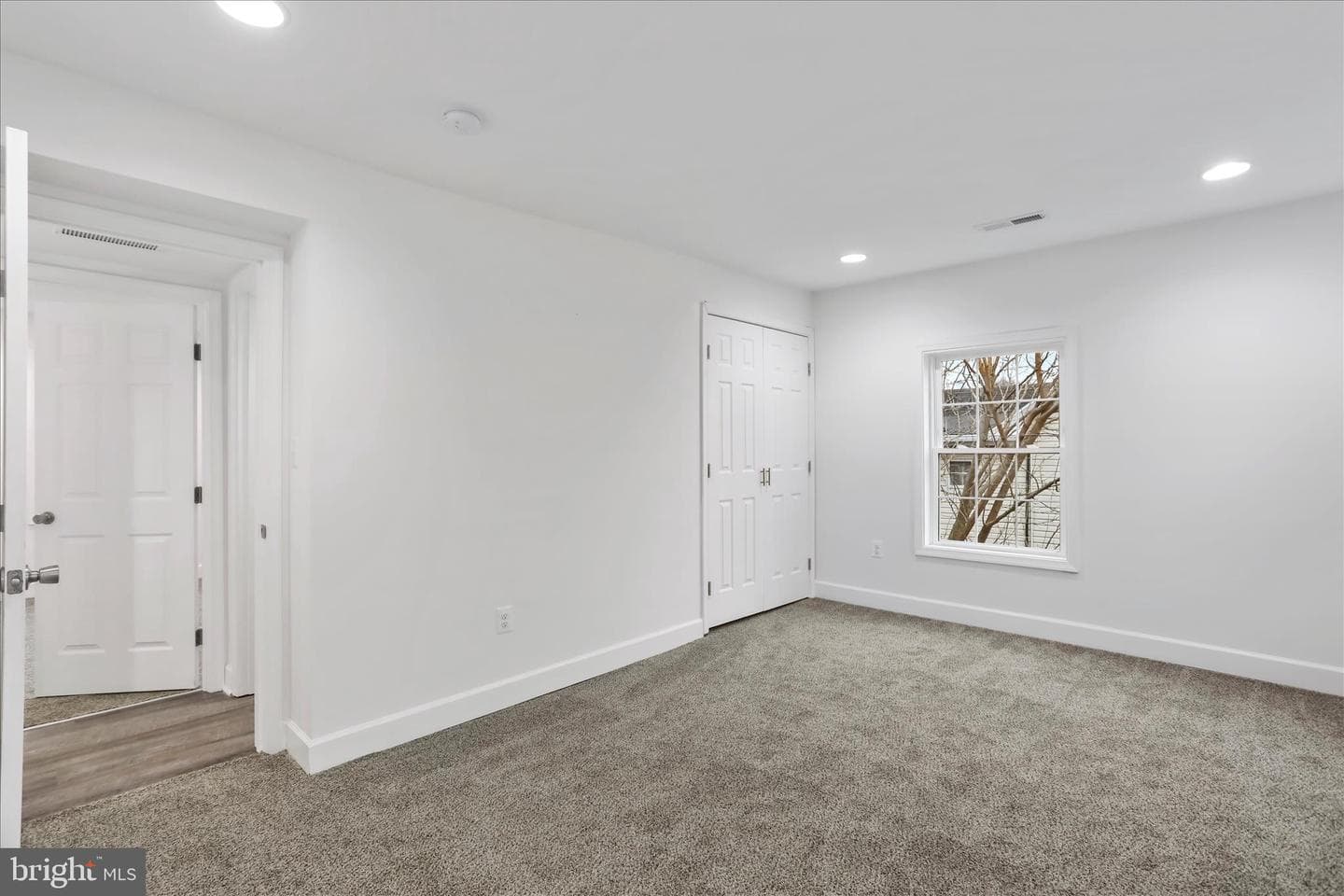 674 Winchester Avenue photo 7