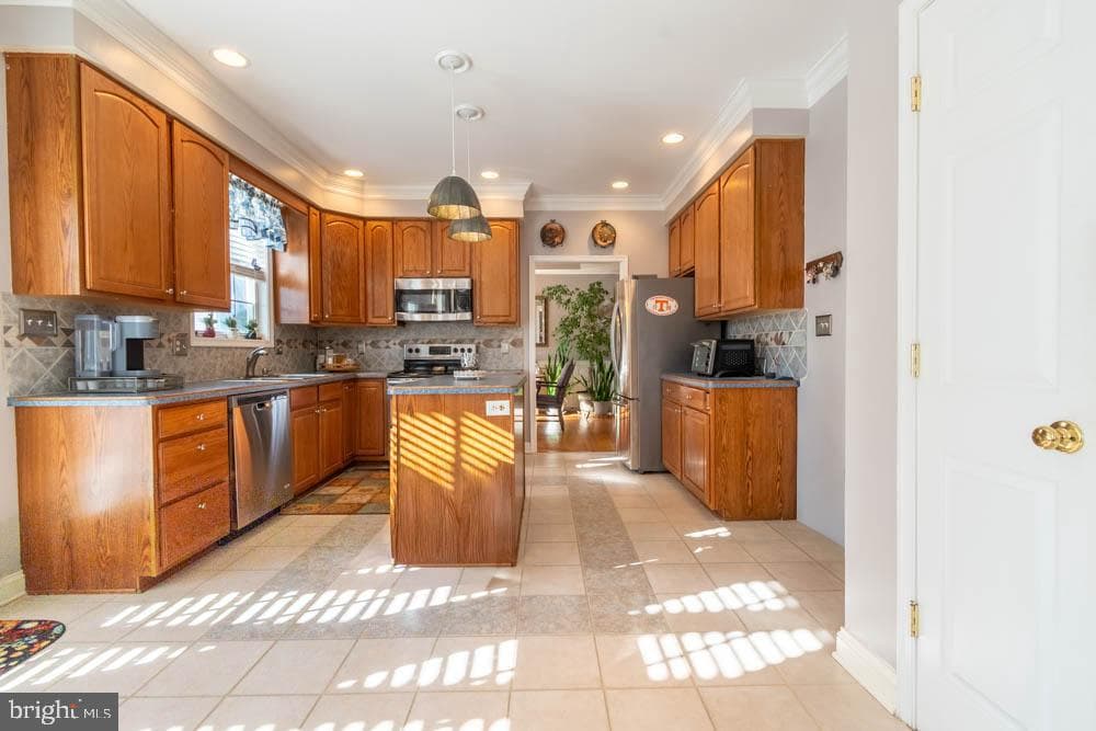 101 Wren Street N photo 12