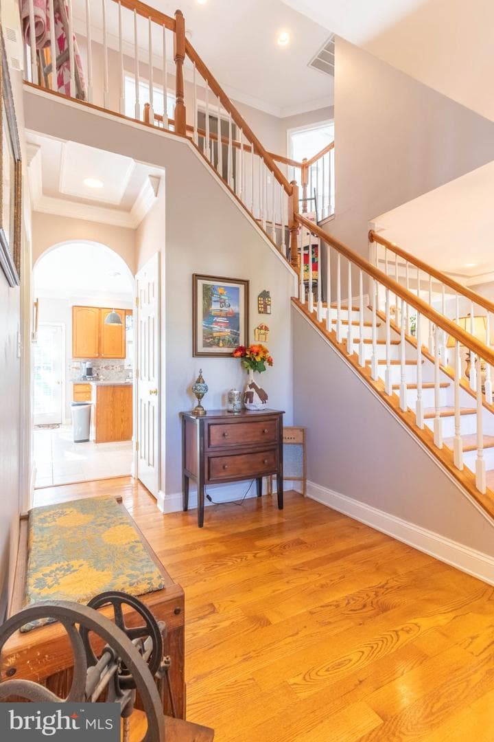 101 Wren Street N photo 4