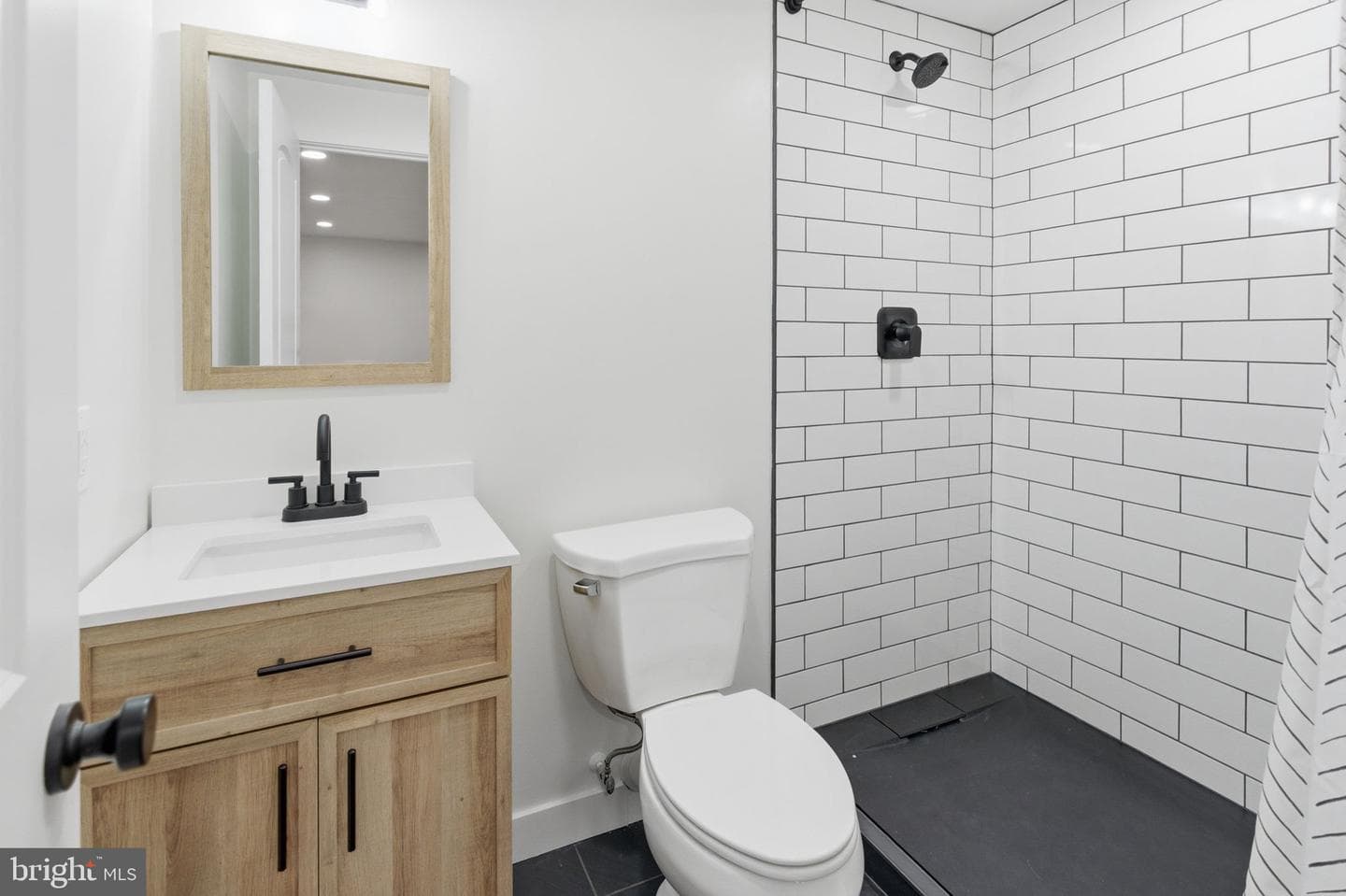 140 Basin Drive photo 28