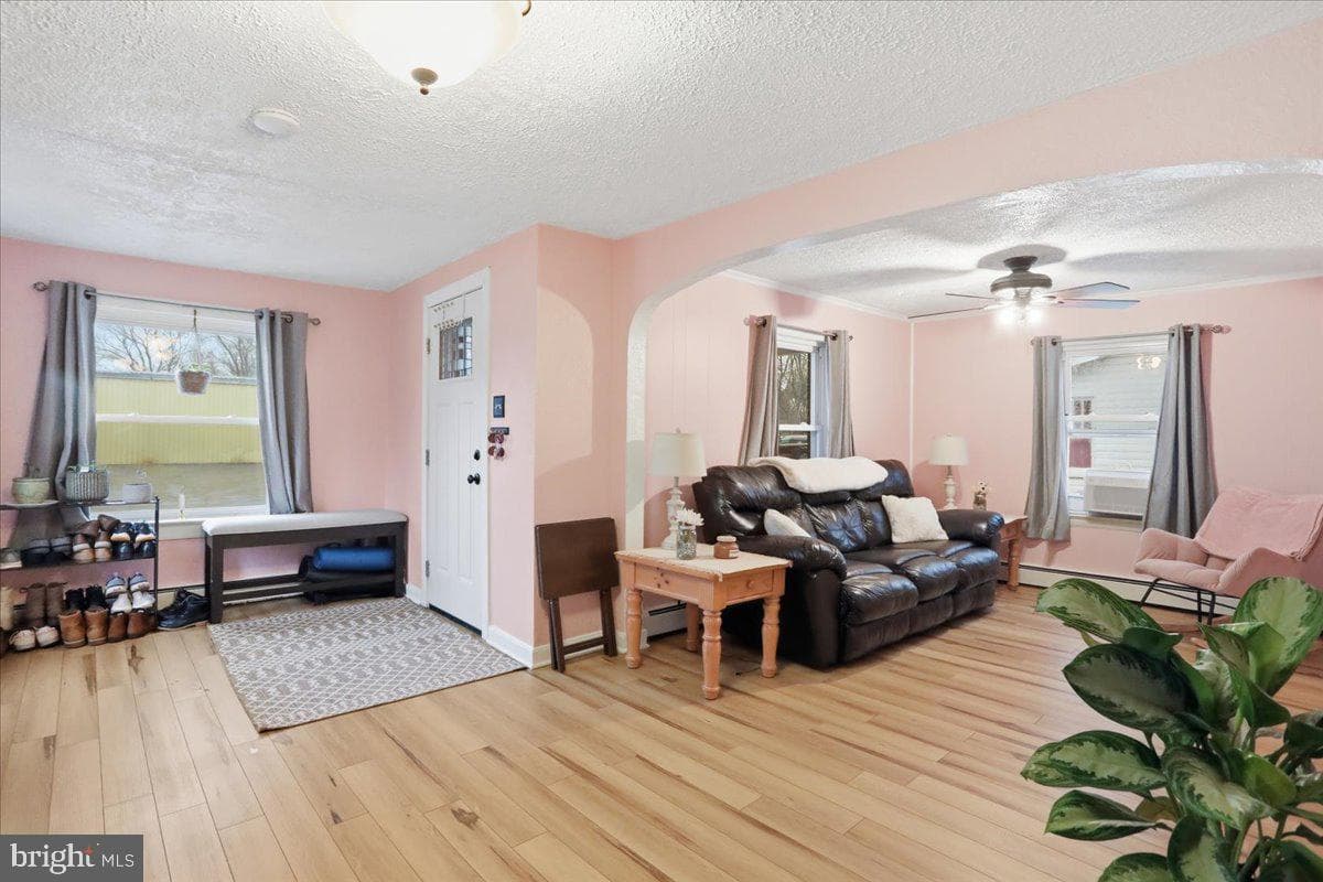 639 W Race Street photo 11