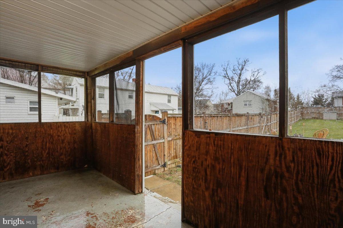 639 W Race Street photo 28