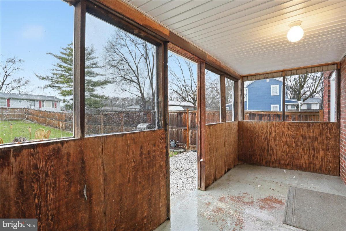 639 W Race Street photo 29