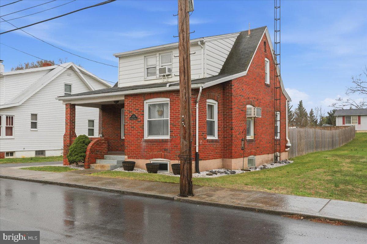 639 W Race Street photo 3