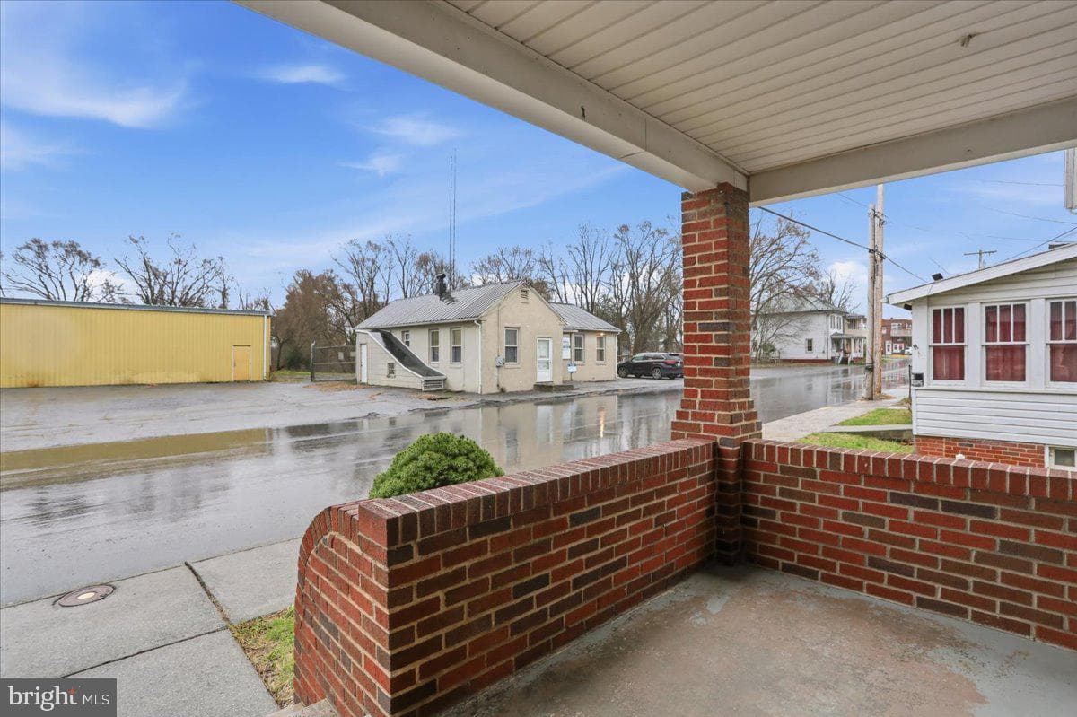639 W Race Street photo 4