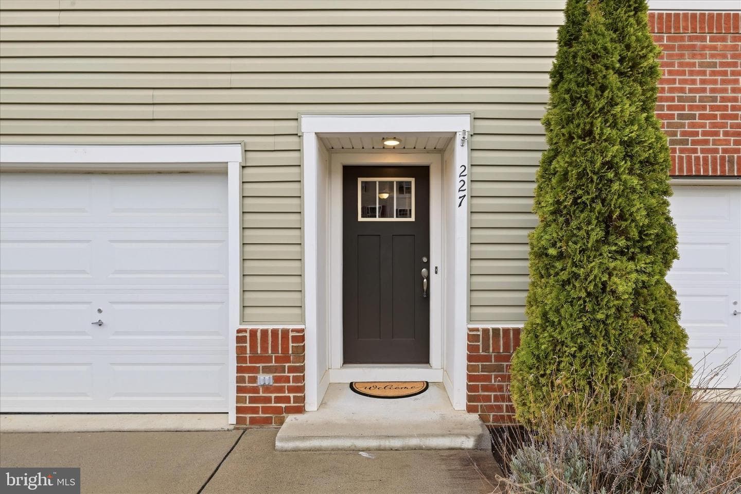 227 Magellan Drive photo 3