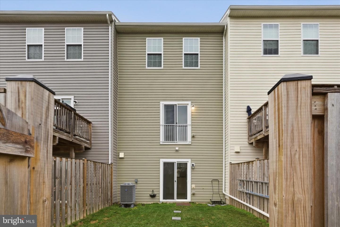 227 Magellan Drive photo 35
