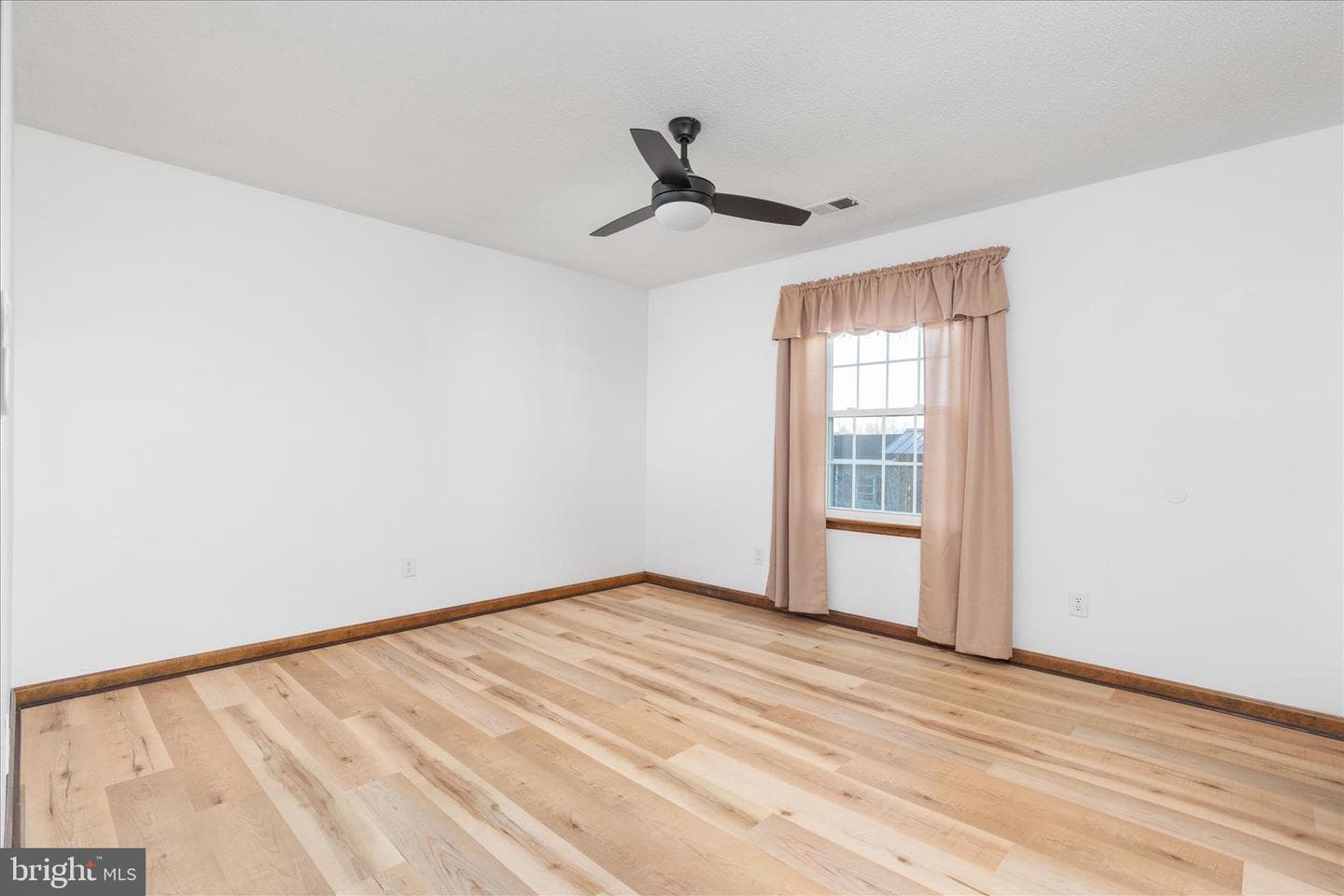 290 Larian Drive photo 24