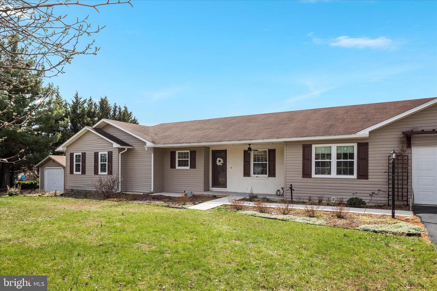 290 Larian Drive photo 33