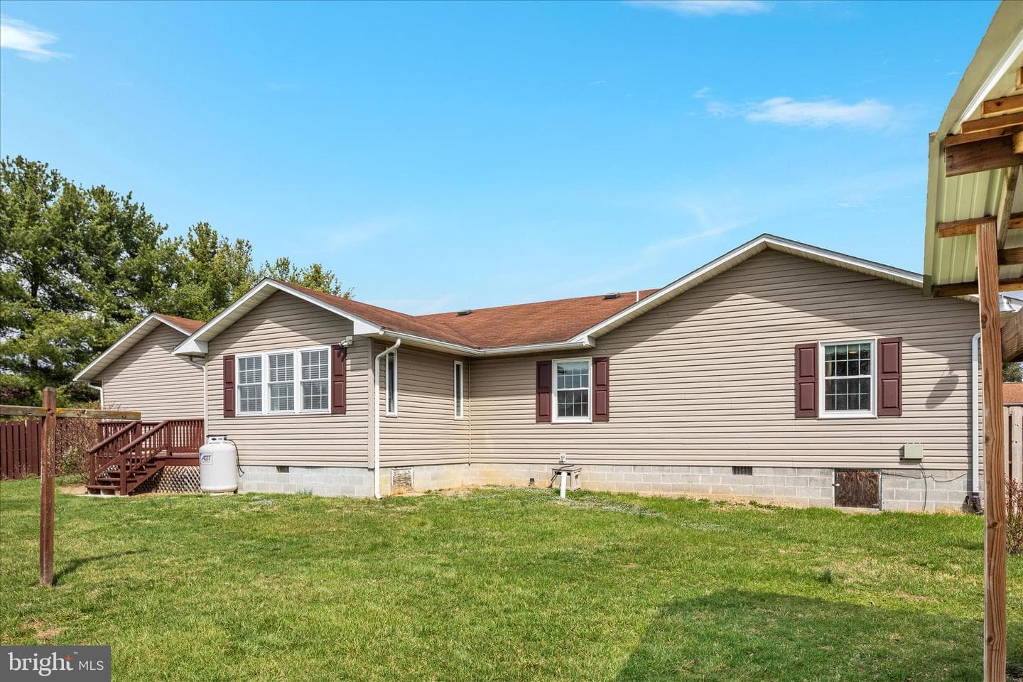 290 Larian Drive photo 37