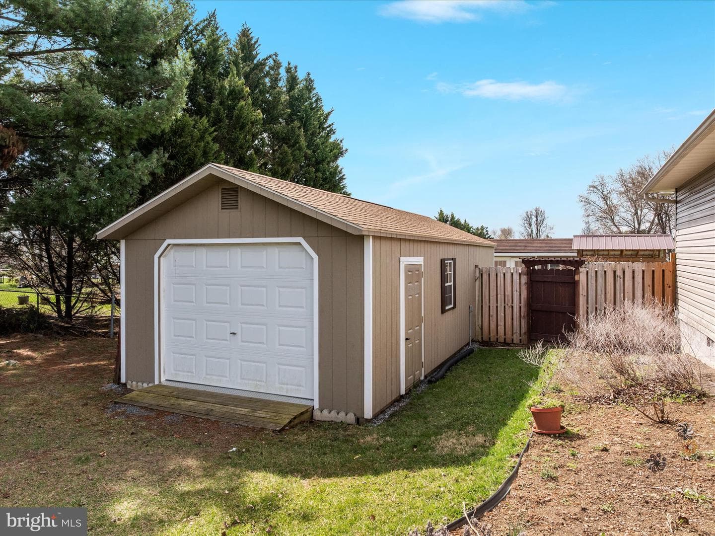 290 Larian Drive photo 39
