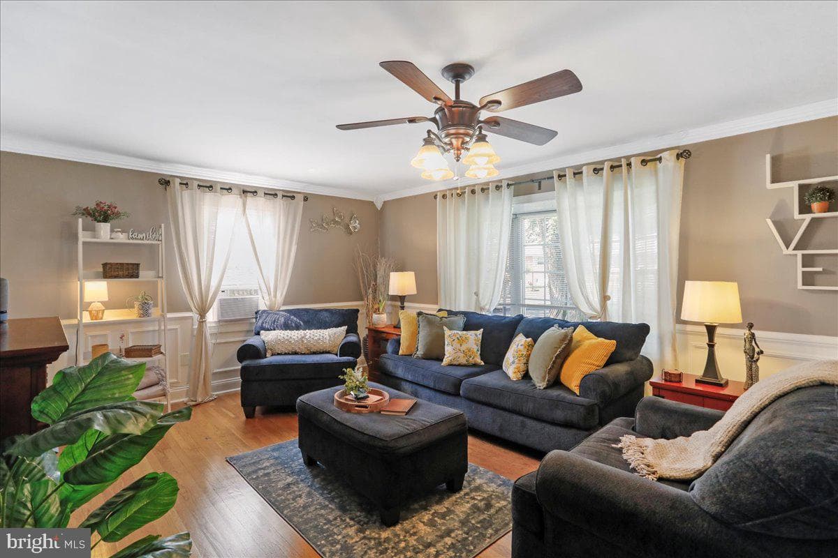 1102 Carrie Way photo 3