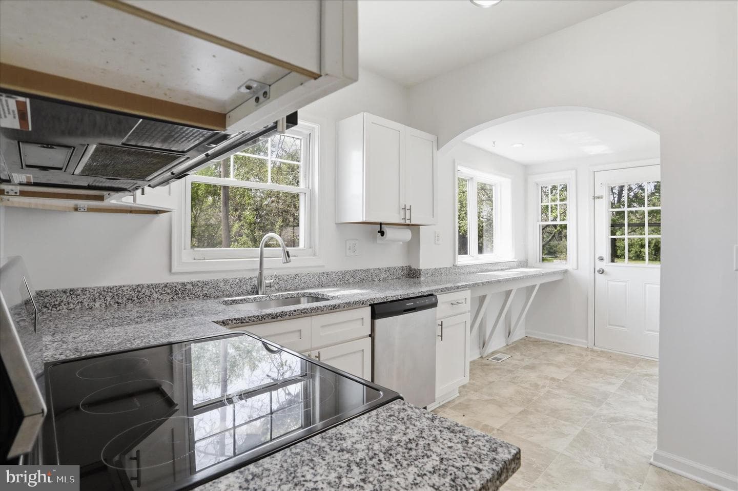 3552 Winchester Avenue photo 8