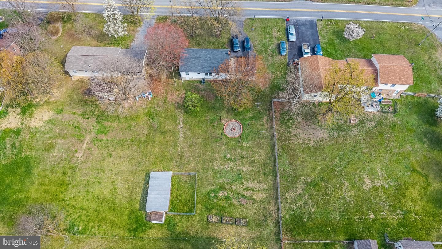 1570 Nadenbousch Lane photo 4