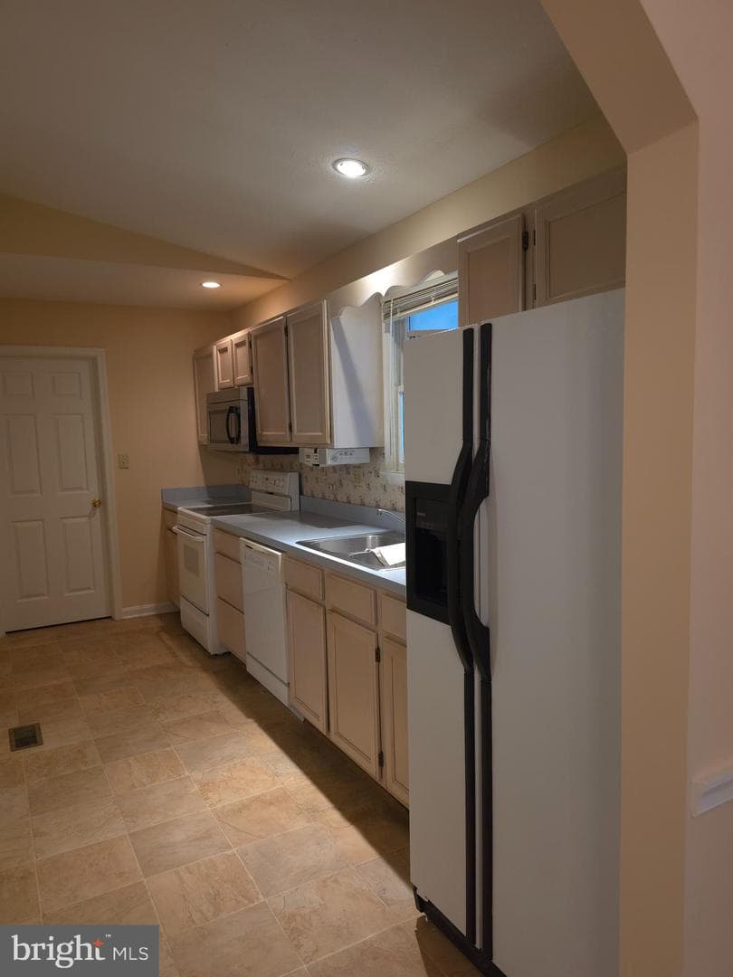 142 Braddock Boulevard photo 11