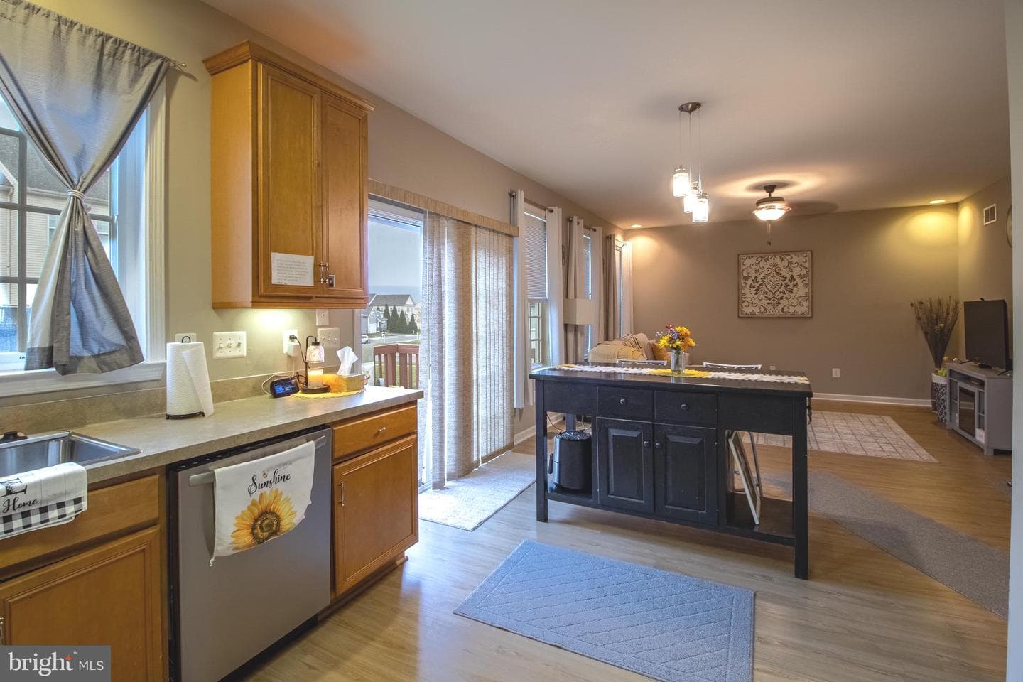 104 E Strathmore Way E photo 21