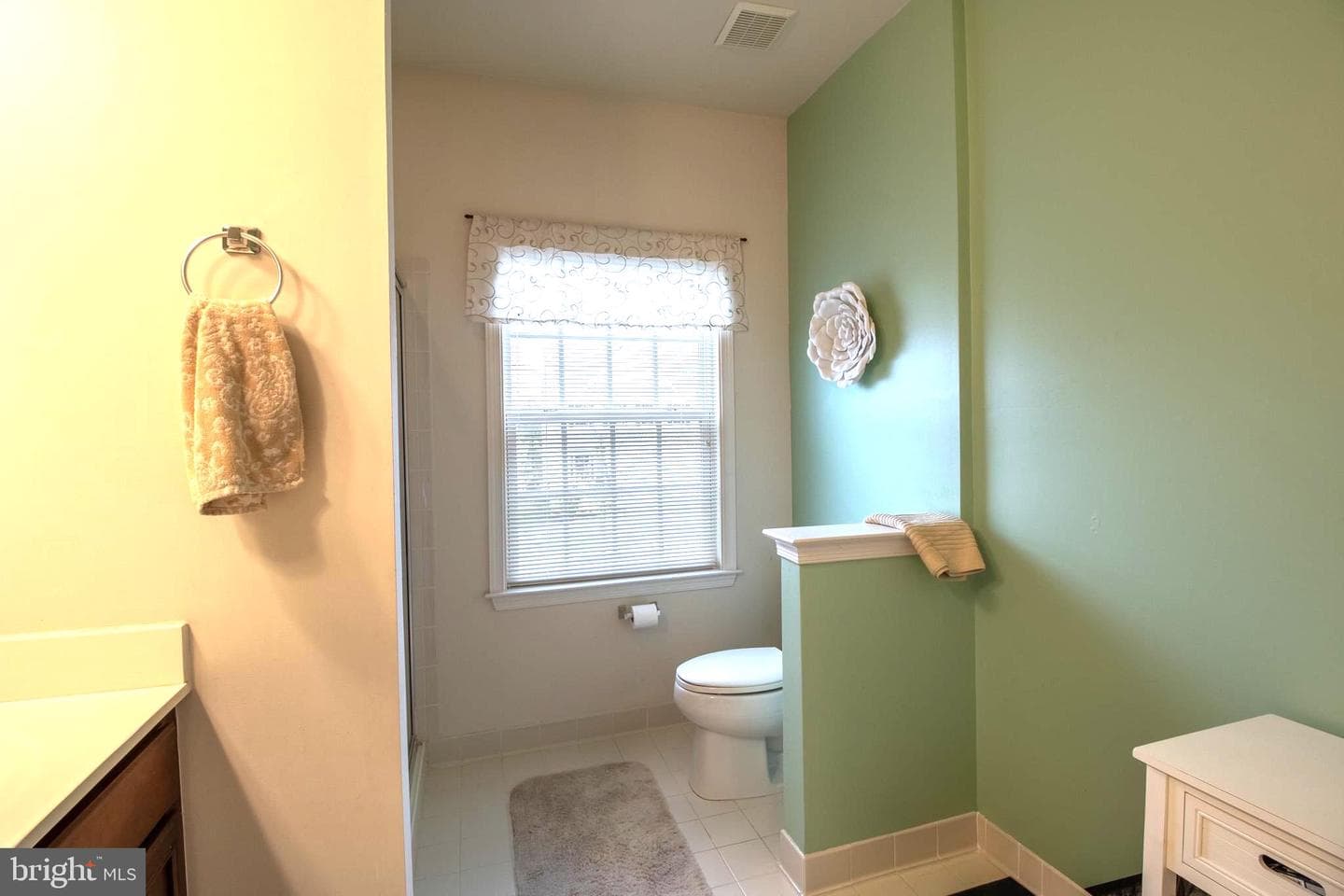 104 E Strathmore Way E photo 39