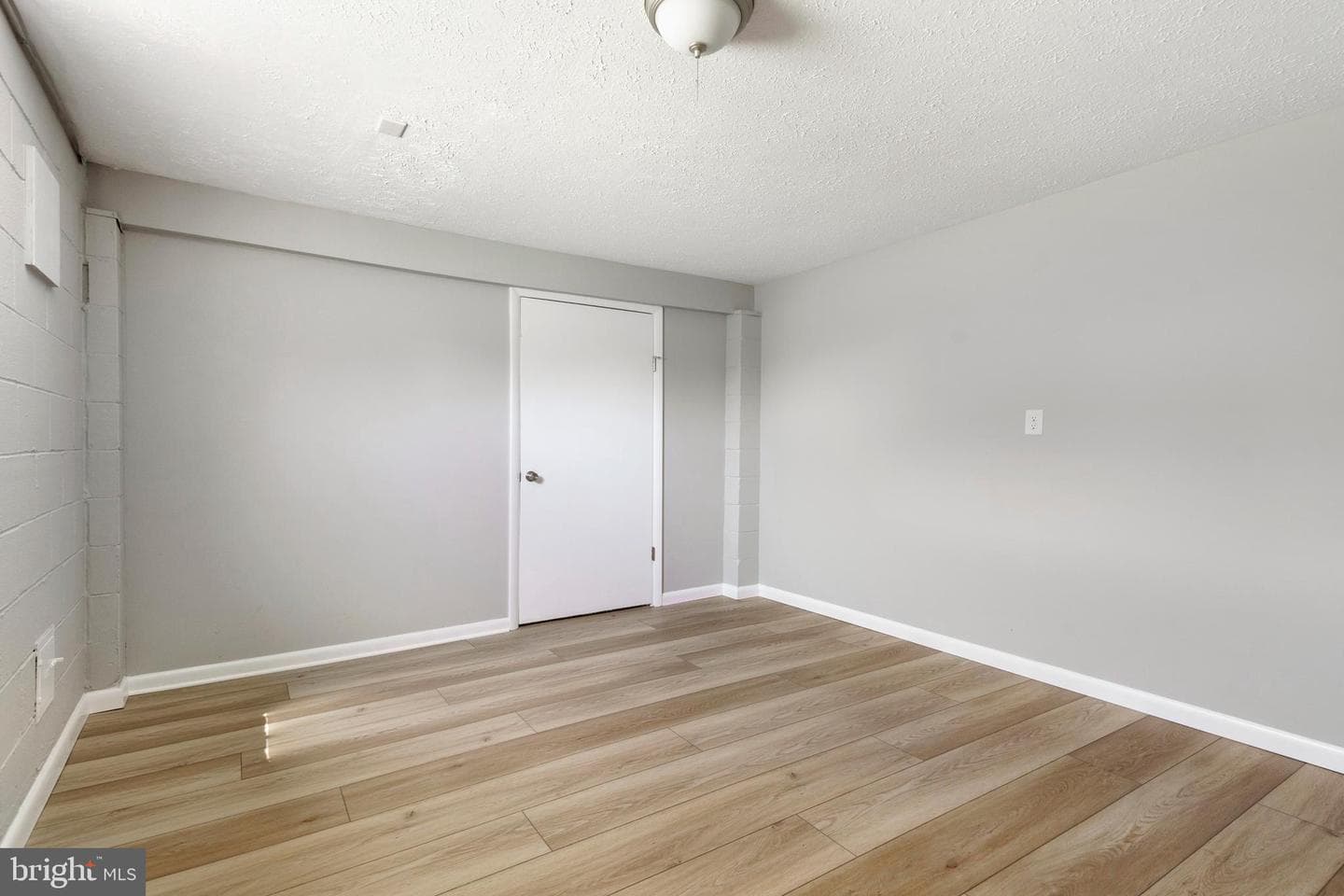 924 Kaufman Avenue photo 24