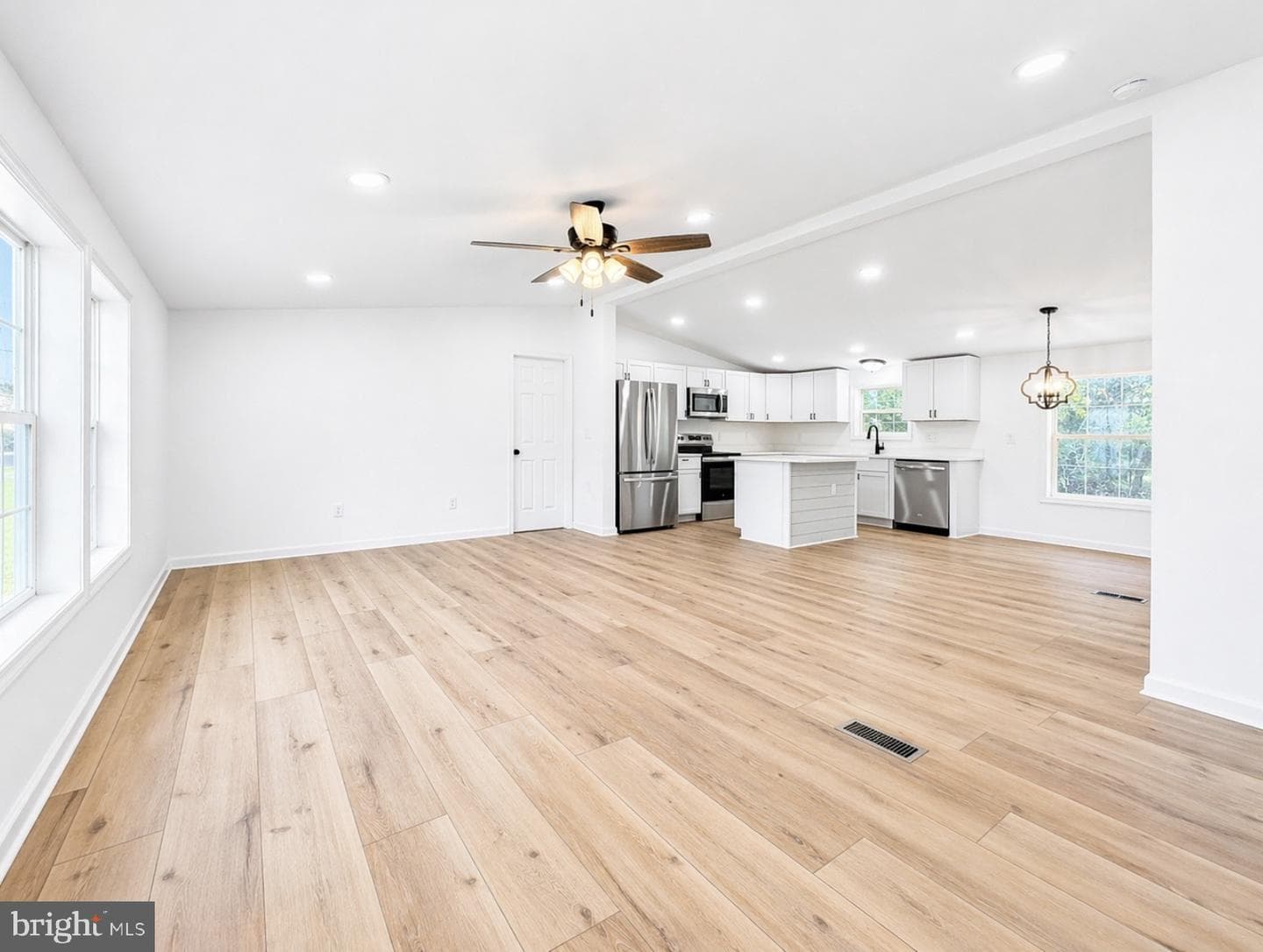 310 Jasmine Lane photo 3