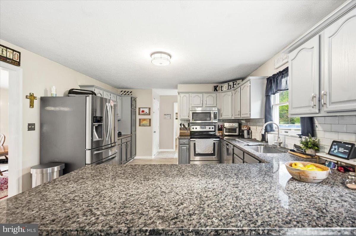 426 Appian Way photo 18