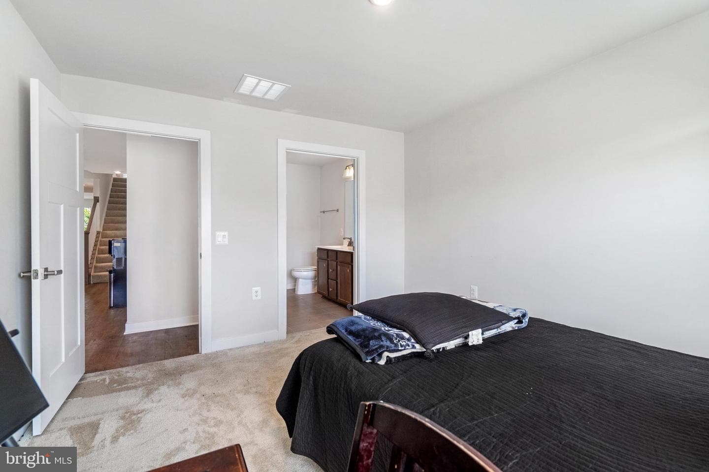 124 Goudhurst Street photo 17