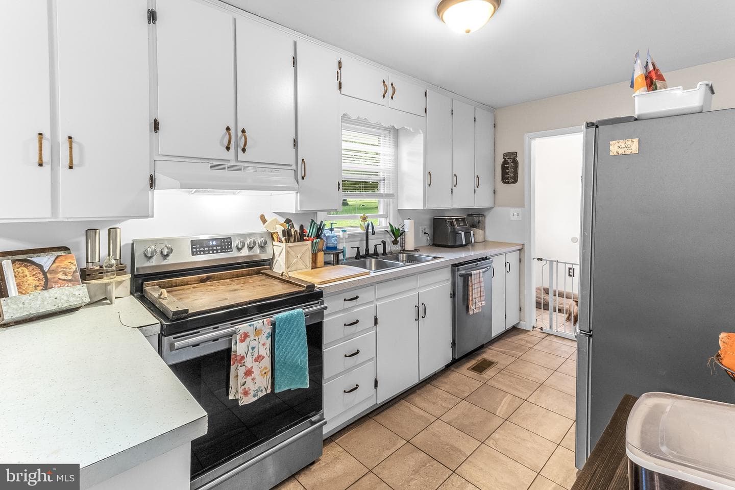 3877 Winchester Avenue photo 8