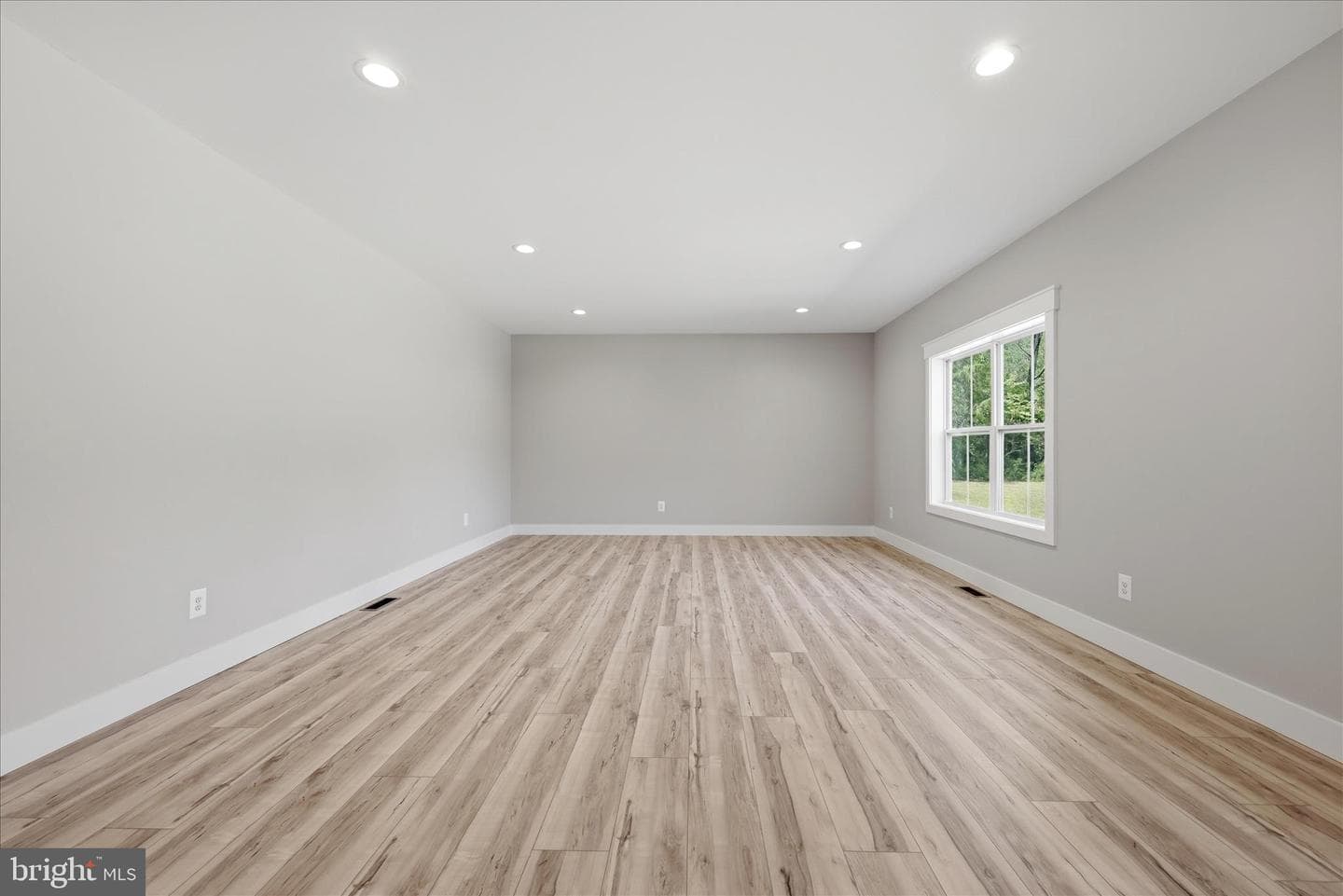 825 Avanti Drive photo 22