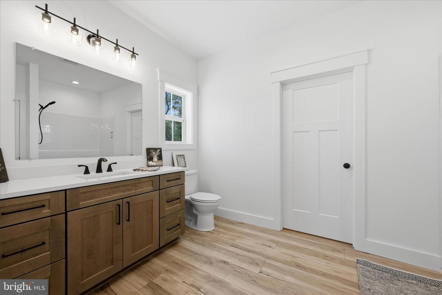 825 Avanti Drive photo 26