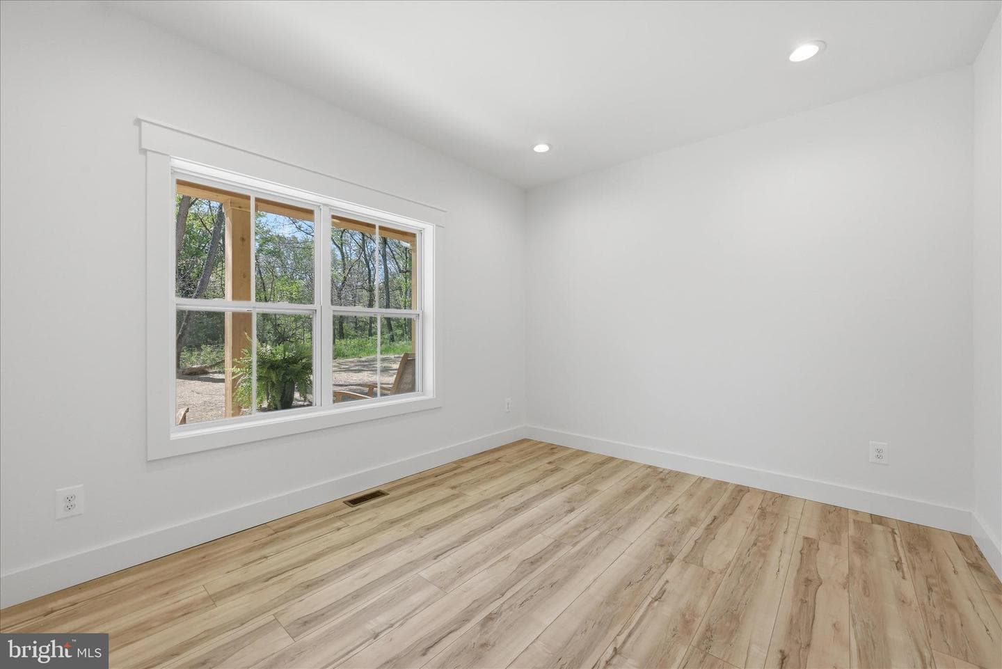 825 Avanti Drive photo 31