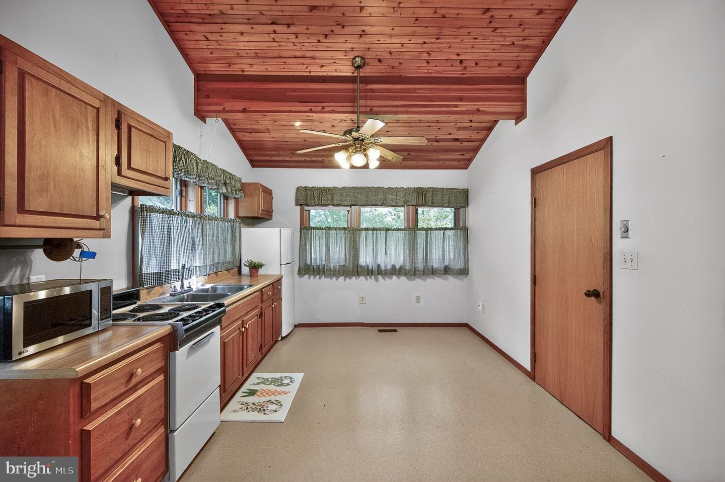 648 Abbie Lane photo 37