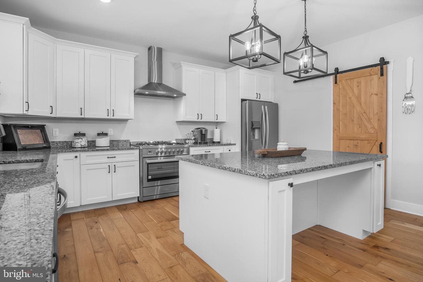 119 Varick Trl photo 8