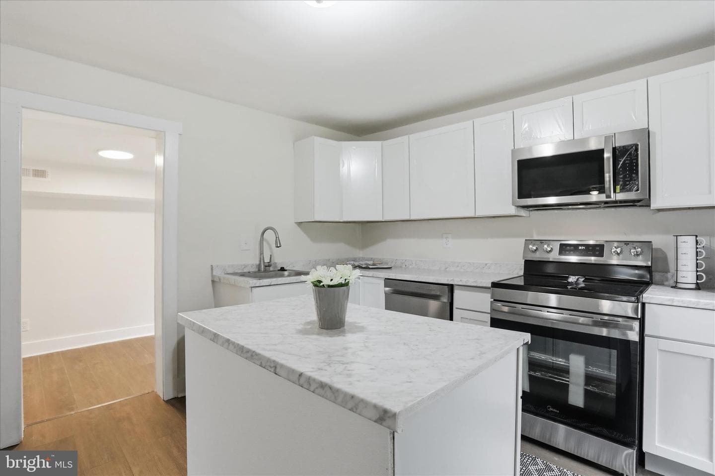 604 E Stephen Street photo 15