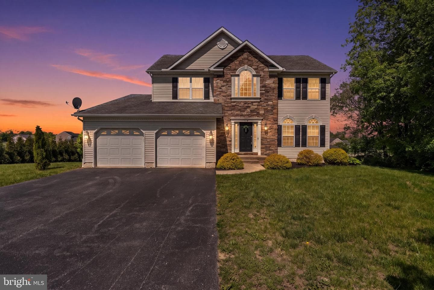 667 Hallmark Drive photo 1