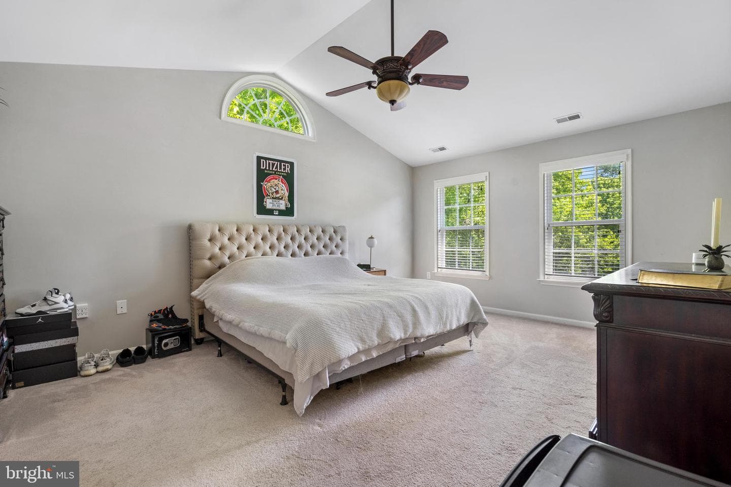 667 Hallmark Drive photo 21